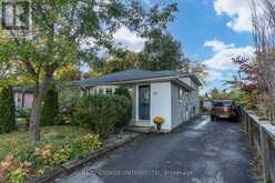 82 TECUMSETH DRIVE | Aurora Ontario | Slide Image Two