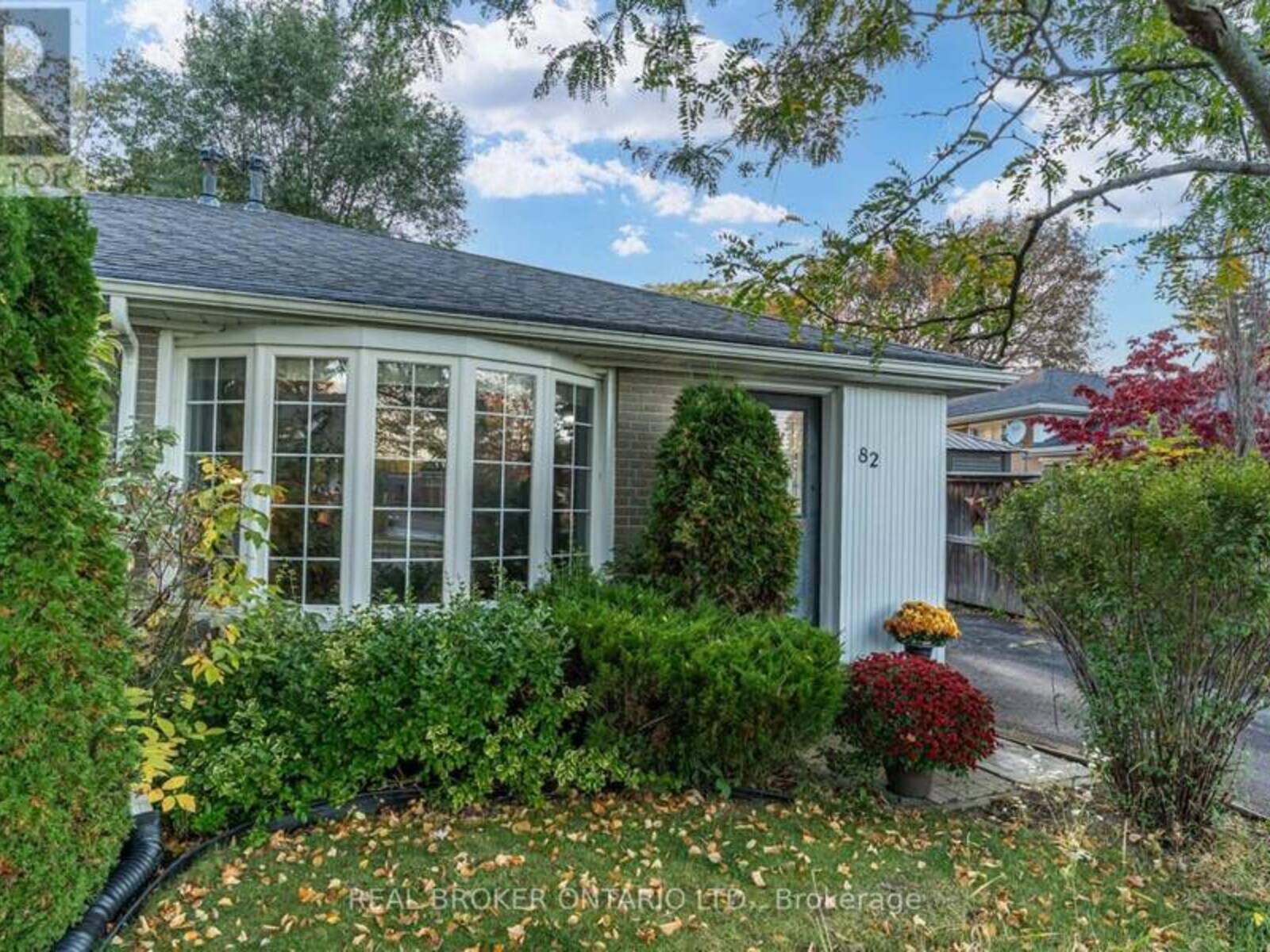 82 TECUMSETH DRIVE, Aurora, Ontario L4G 2X4