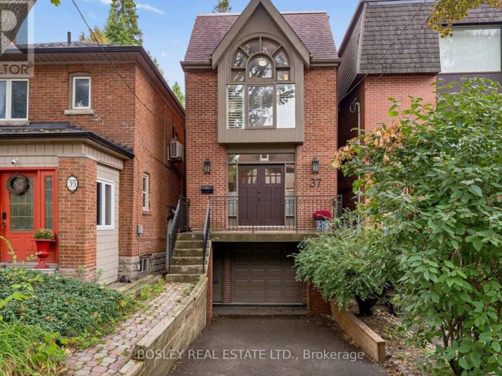 37 HILLSVIEW AVENUE, Toronto, Ontario M6P 1J4