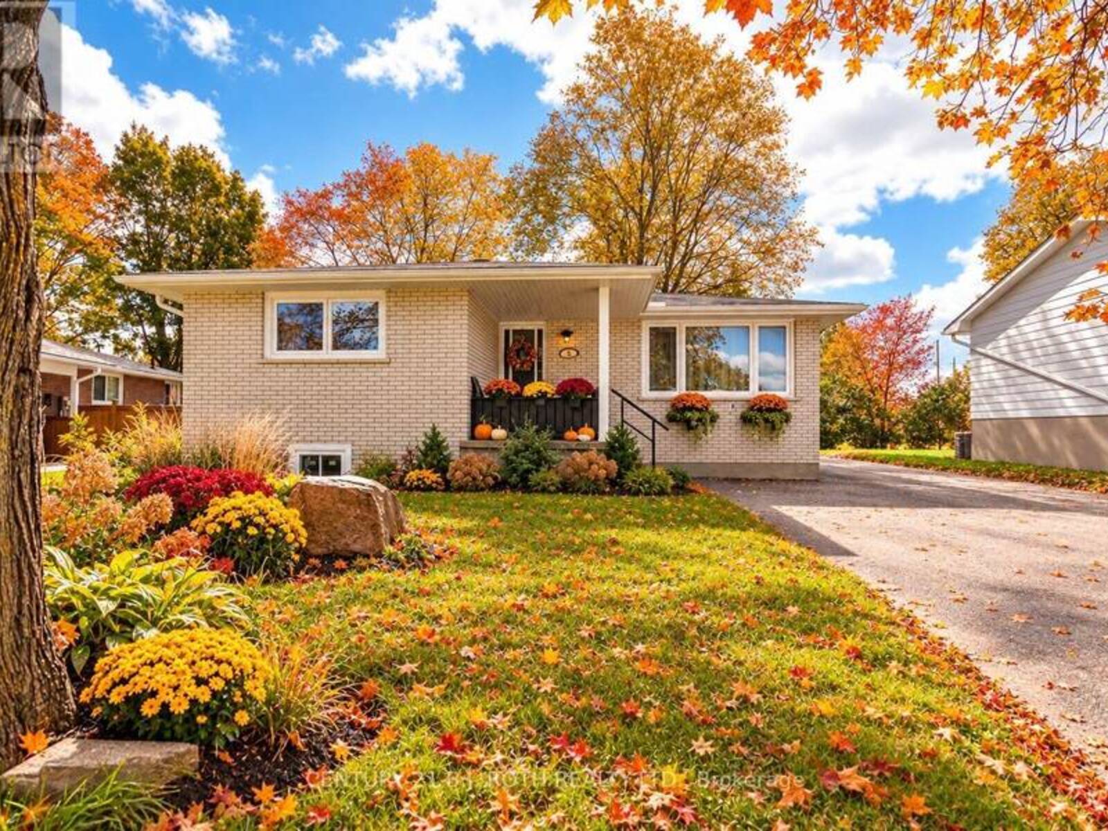 5 EAST GATE, Barrie, Ontario L4M 2V9