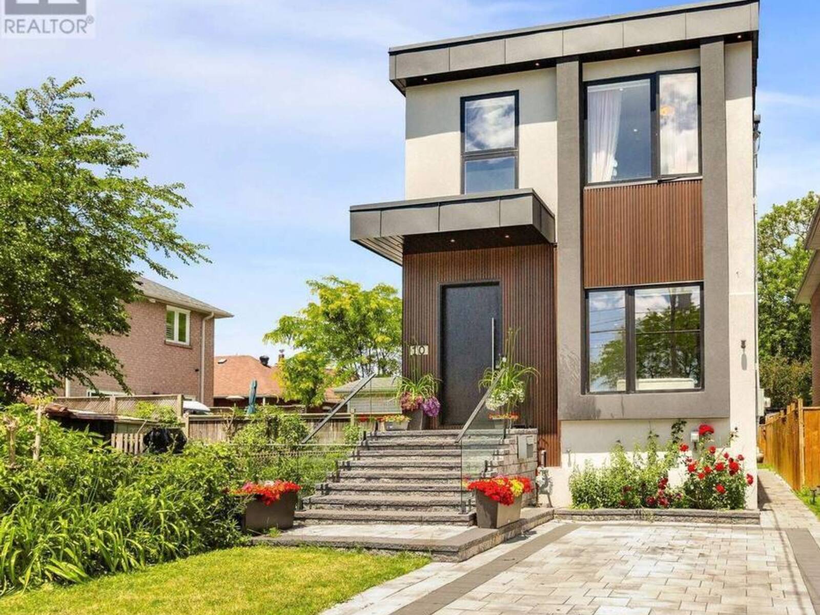 10 HAMSTEAD AVENUE, Toronto, Ontario M4C 2S4