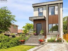 10 HAMSTEAD AVENUE Toronto Ontario, M4C 2S4