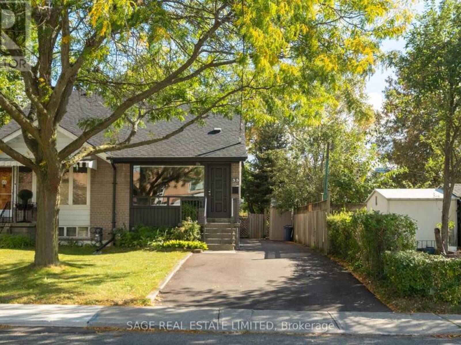 35 CHAPMAN AVENUE, Toronto, Ontario M4B 1C4