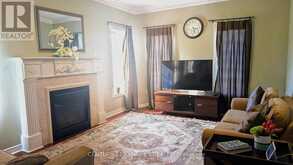 365 OLD COLONY ROAD | Richmond Hill Ontario | Slide Image Eleven