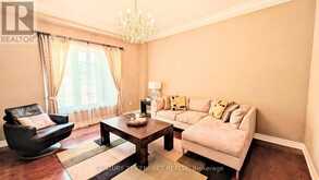 365 OLD COLONY ROAD | Richmond Hill Ontario | Slide Image Nine