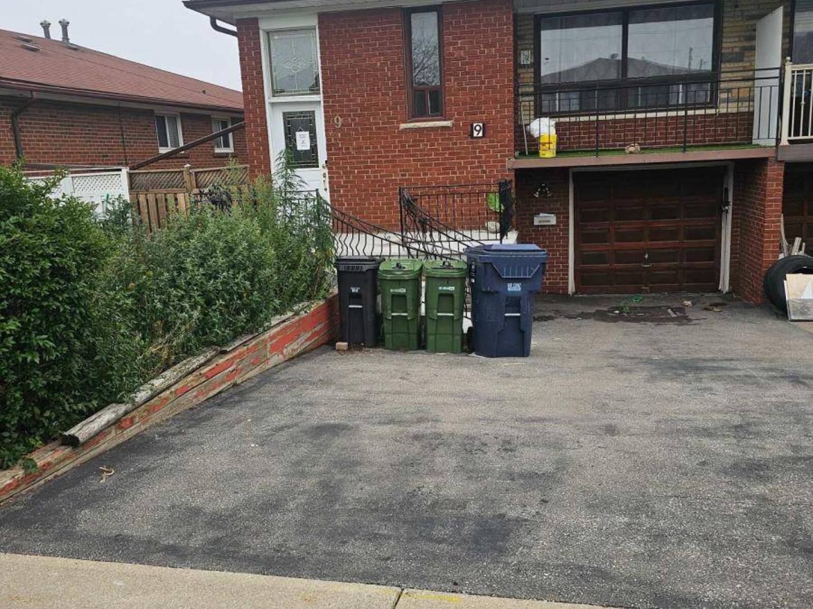 9 SONGWOOD DRIVE, Toronto, Ontario M9M 1X4
