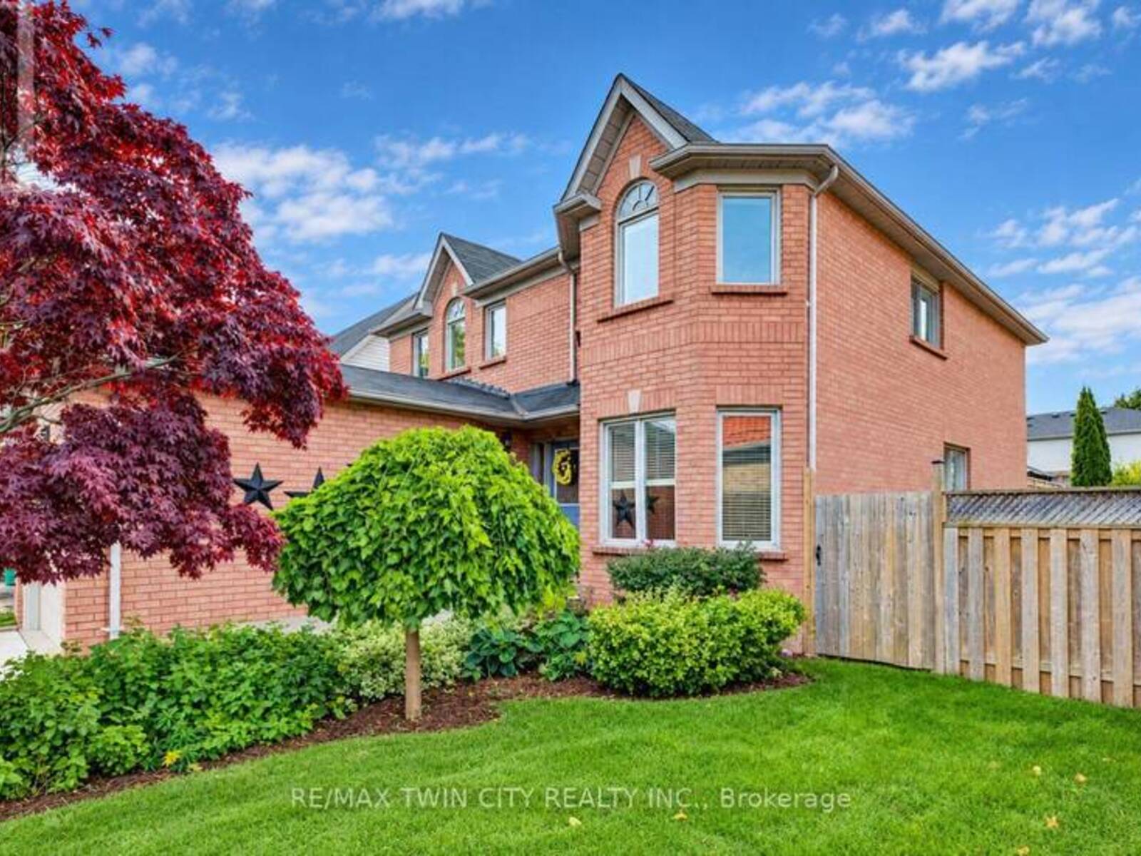 11 PEREGRINE CRESCENT, Cambridge, Ontario N1T 1N9
