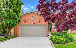 11 PEREGRINE CRESCENT | Cambridge Ontario | Slide Image Two