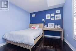 103 HEREFORDSHIRE CRESCENT | Newmarket Ontario | Slide Image Thirty-two