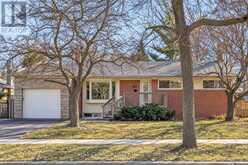39 SEATON DRIVE | Aurora Ontario | Slide Image One