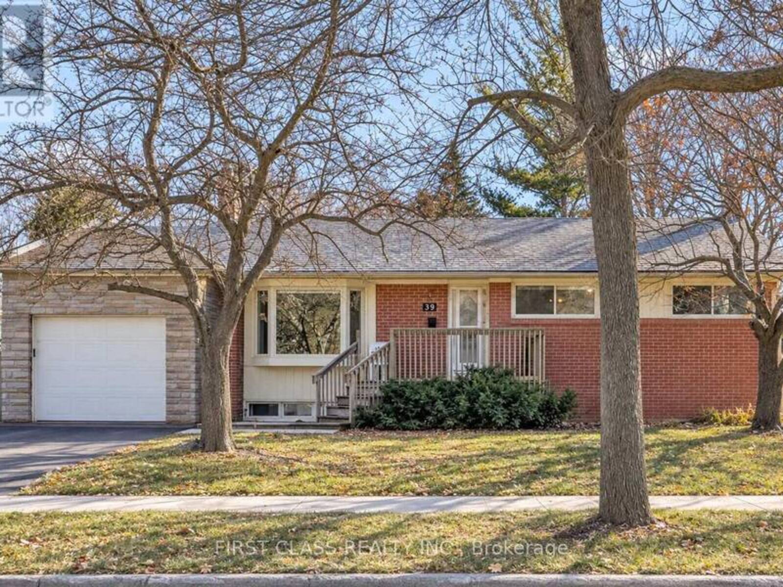 39 SEATON DRIVE, Aurora, Ontario L4G 2J9