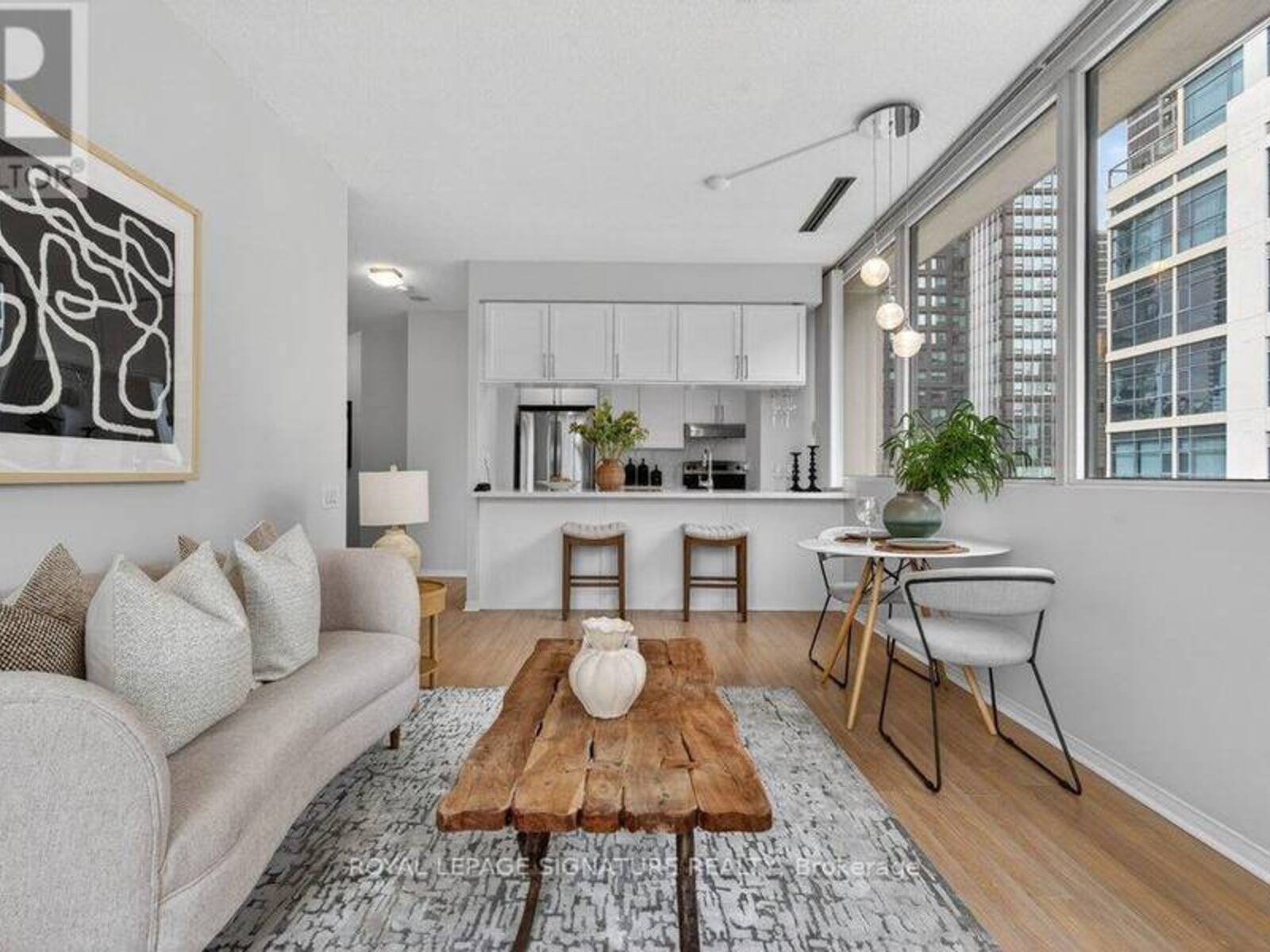 707 - 555 YONGE STREET, Toronto, Ontario M4Y 3A6
