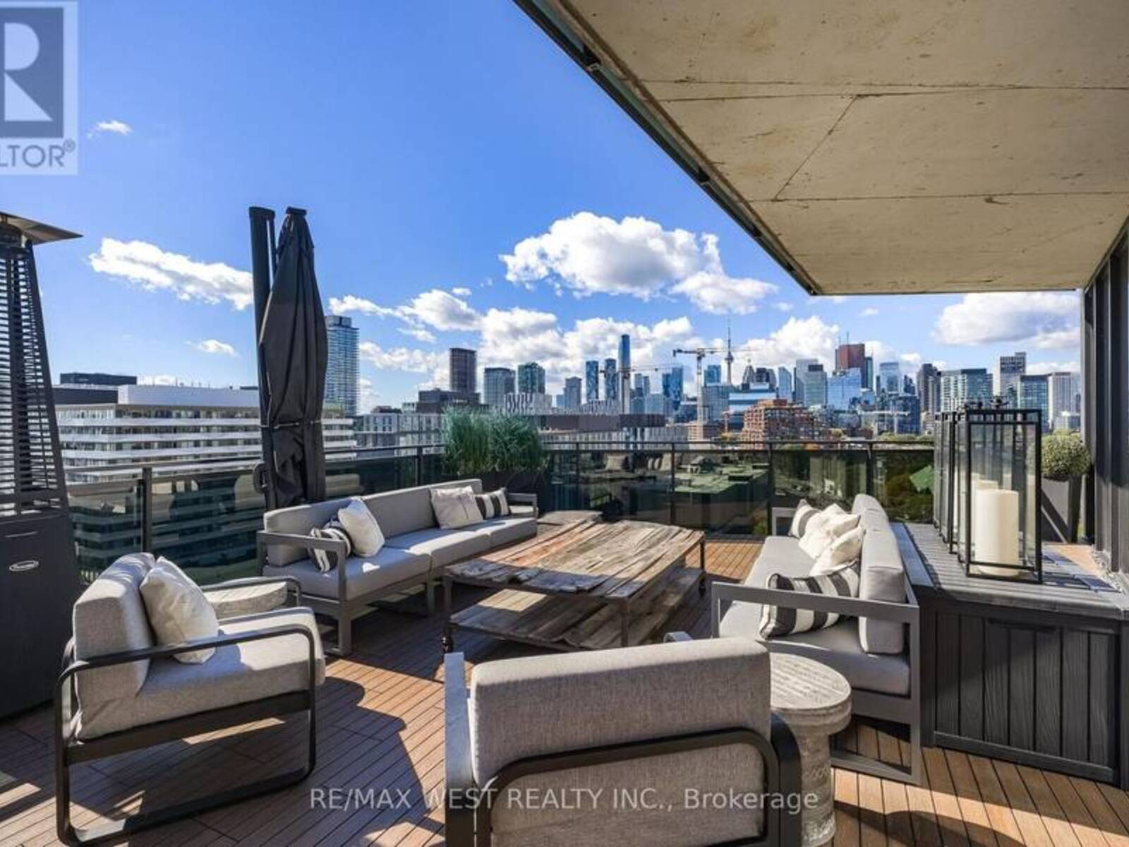 1002 - 21 LAWREN HARRIS SQUARE, Toronto, Ontario M5A 0T4