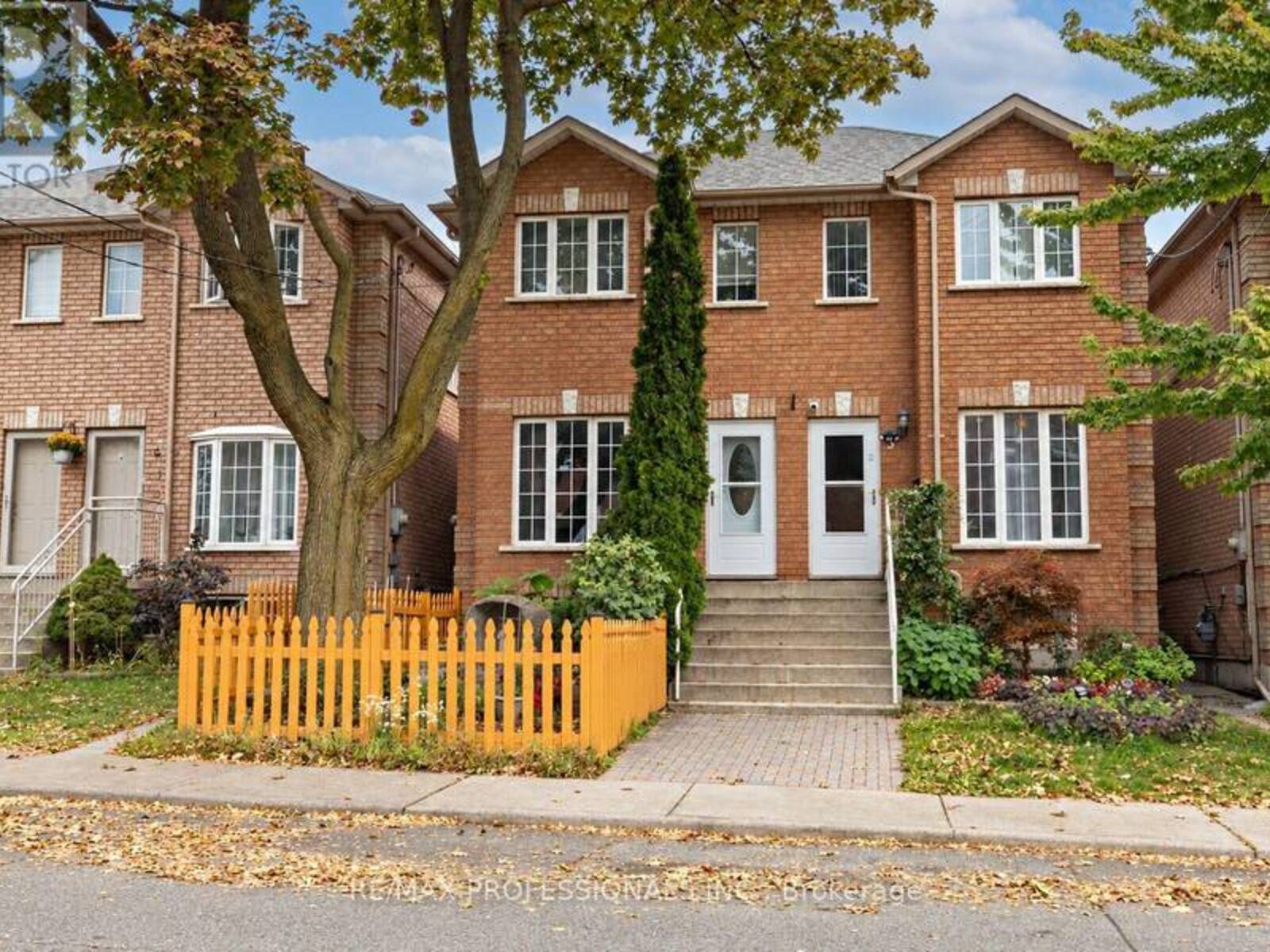 7 MULOCK AVENUE, Toronto, Ontario M6N 3C3