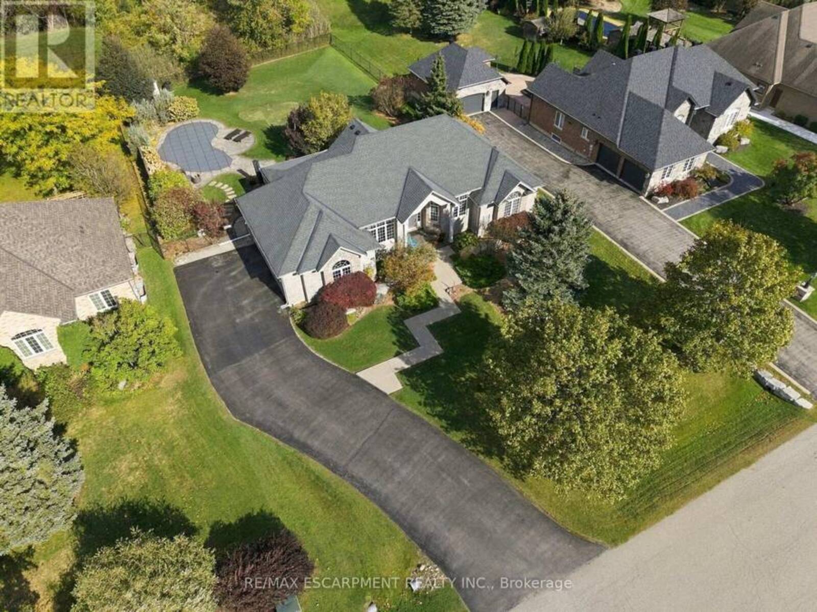 14 GAVIN DRIVE, Hamilton, Ontario L8B 0Z2
