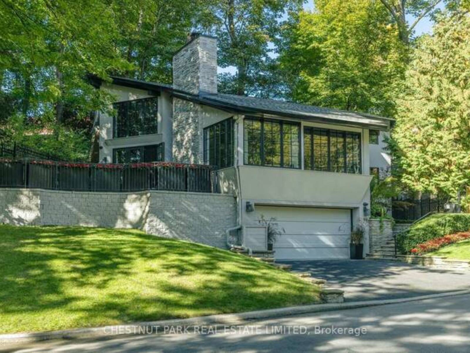 94 ROXBOROUGH DRIVE, Toronto, Ontario M4W 1X1