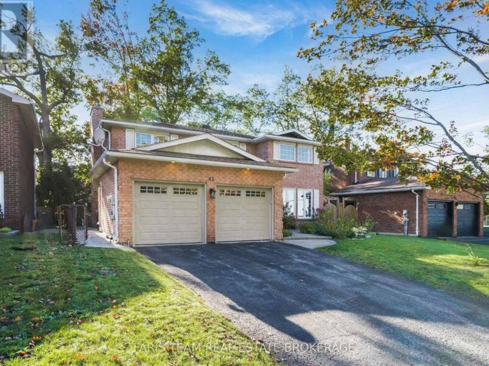61 OAKRIDGE DRIVE, Barrie, Ontario L4N 5N6