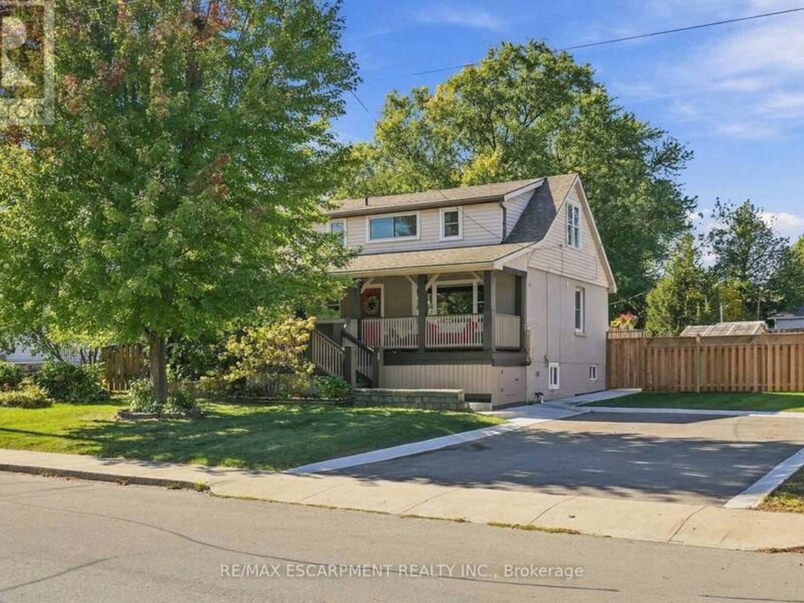 346 HAWKRIDGE AVENUE, Hamilton, Ontario L9C 3L4