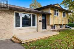 170 SUNSET BOULEVARD | Cambridge Ontario | Slide Image Four