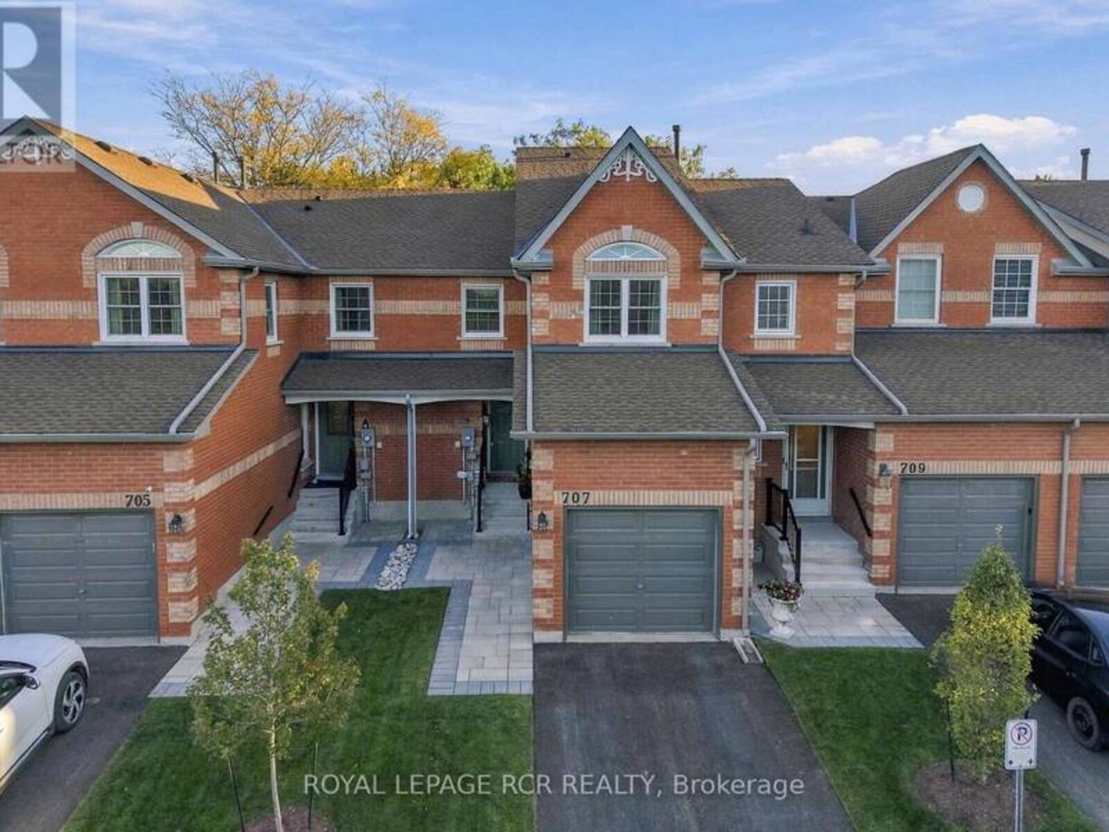 707 CARADONNA CRESCENT, Newmarket, Ontario L3X 1W5
