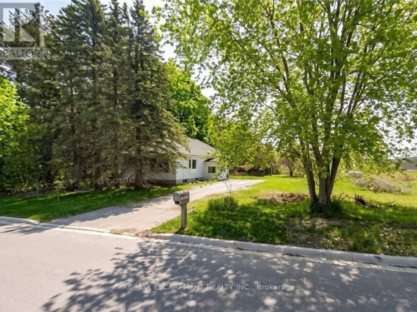 206 CHARLES STREET, Waterford, Ontario N0E 1Y0