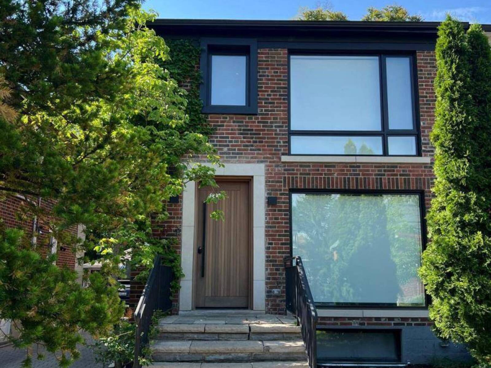 127 GLENVALE BOULEVARD, Toronto, Ontario M4G 2W1