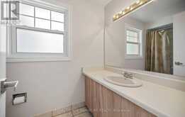 2092 HUNT CRESCENT | Burlington Ontario | Slide Image Thirty