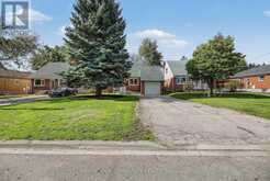 18 ROBERTSFIELD CRESCENT | Toronto Ontario | Slide Image Three