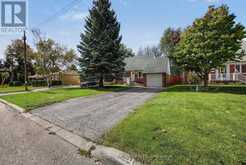 18 ROBERTSFIELD CRESCENT | Toronto Ontario | Slide Image Four