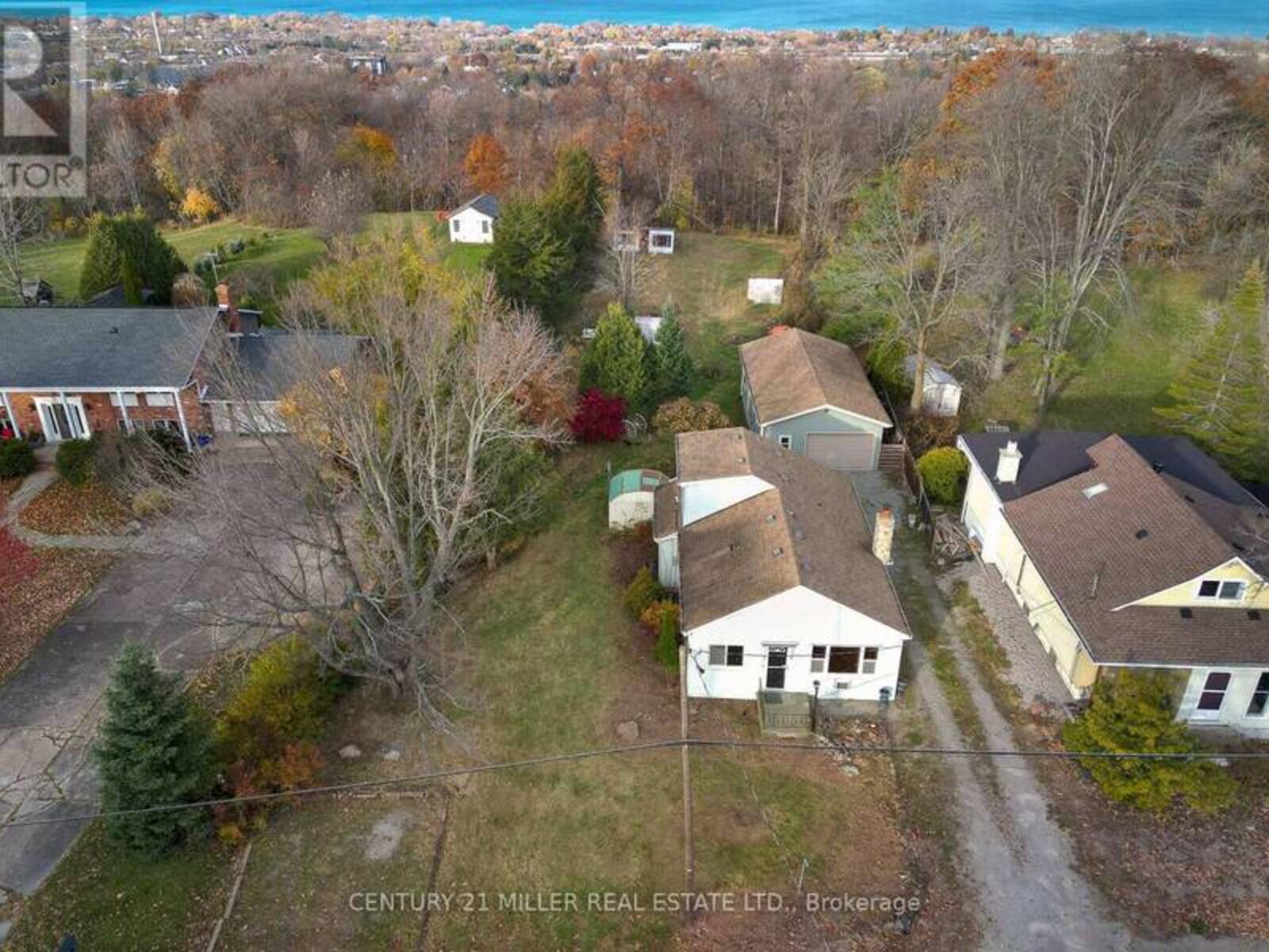 49 RIDGE ROAD E, Grimsby, Ontario L3M 4E7