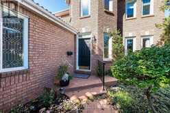 2017 GRENVILLE DRIVE | Oakville Ontario | Slide Image Four