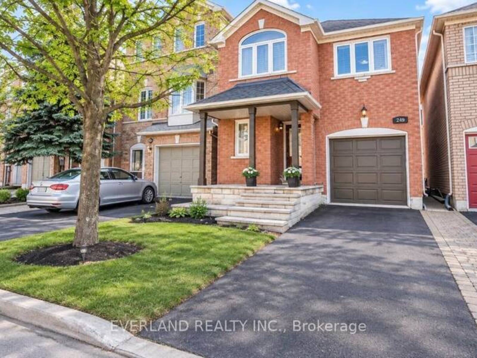 249 YELLOWOOD CIRCLE, Vaughan, Ontario L4J 8L9