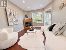 813 STONEHAVEN AVENUE | Newmarket Ontario | Slide Image Six