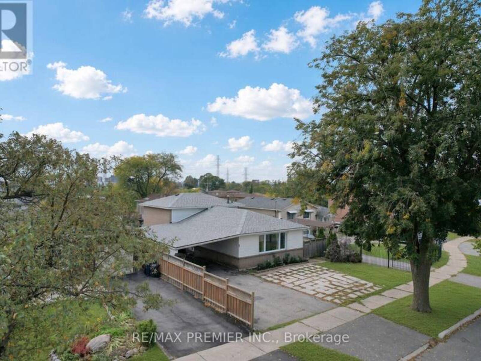 7 ARTECH COURT, Toronto, Ontario M3N 1R3