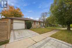 11 SUMMERGLADE DRIVE | Toronto Ontario | Slide Image Three
