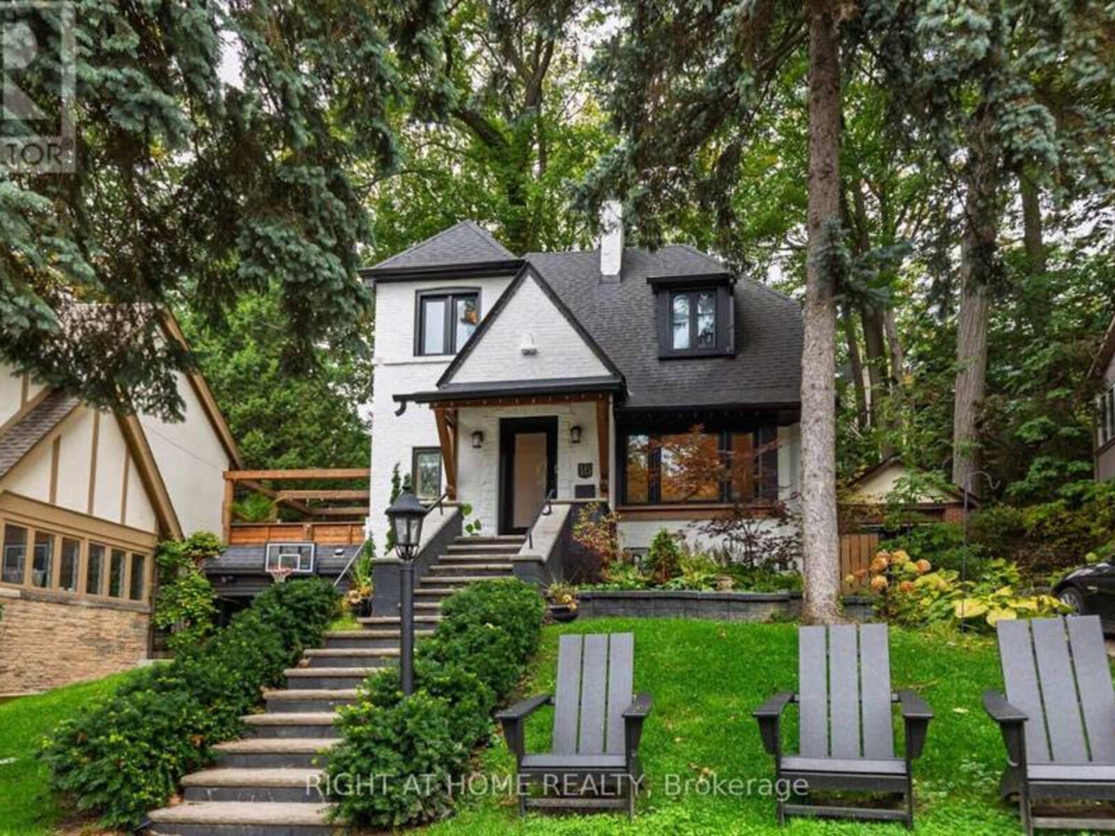 16 PINE CRESCENT, Toronto, Ontario M4E 1L2