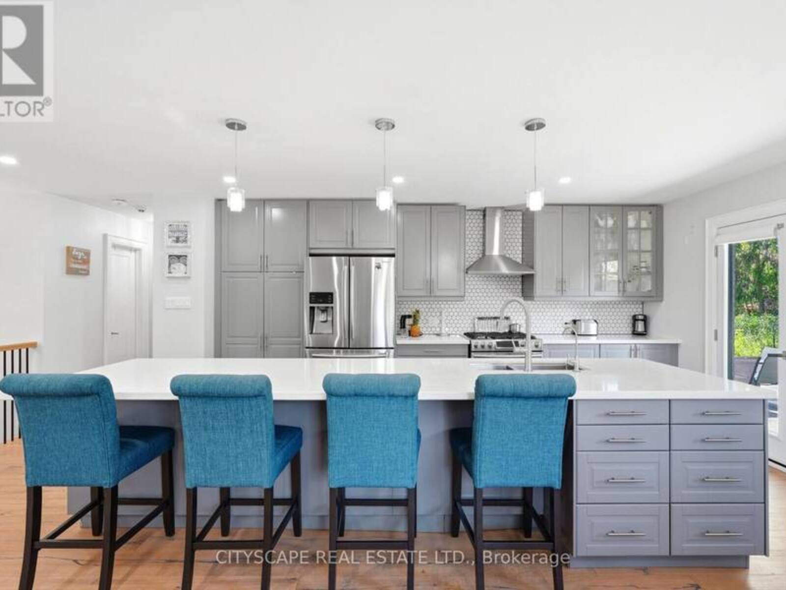 44 STONEHILL BOULEVARD, East Gwillimbury, Ontario L9N 1E3