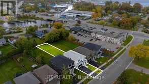 5 RICHMOND PARK DRIVE | Georgina Ontario | Slide Image Three