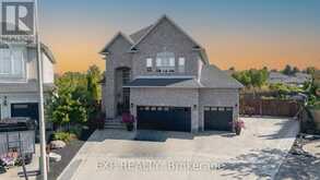 4 PLAYFAIR COURT | Hamilton Ontario | Slide Image Three