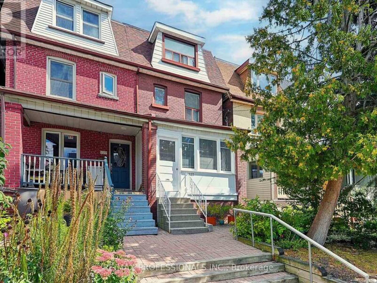 227 MONTROSE AVENUE, Toronto, Ontario M6G 3G6