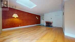 37 ACLAND CRESCENT | Toronto Ontario | Slide Image Thirteen