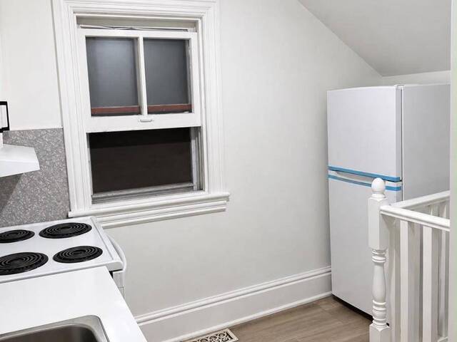 70 WELLINGTON STREET S Hamilton Ontario, L8N 2R1 - 4 Bedrooms Home For Sale