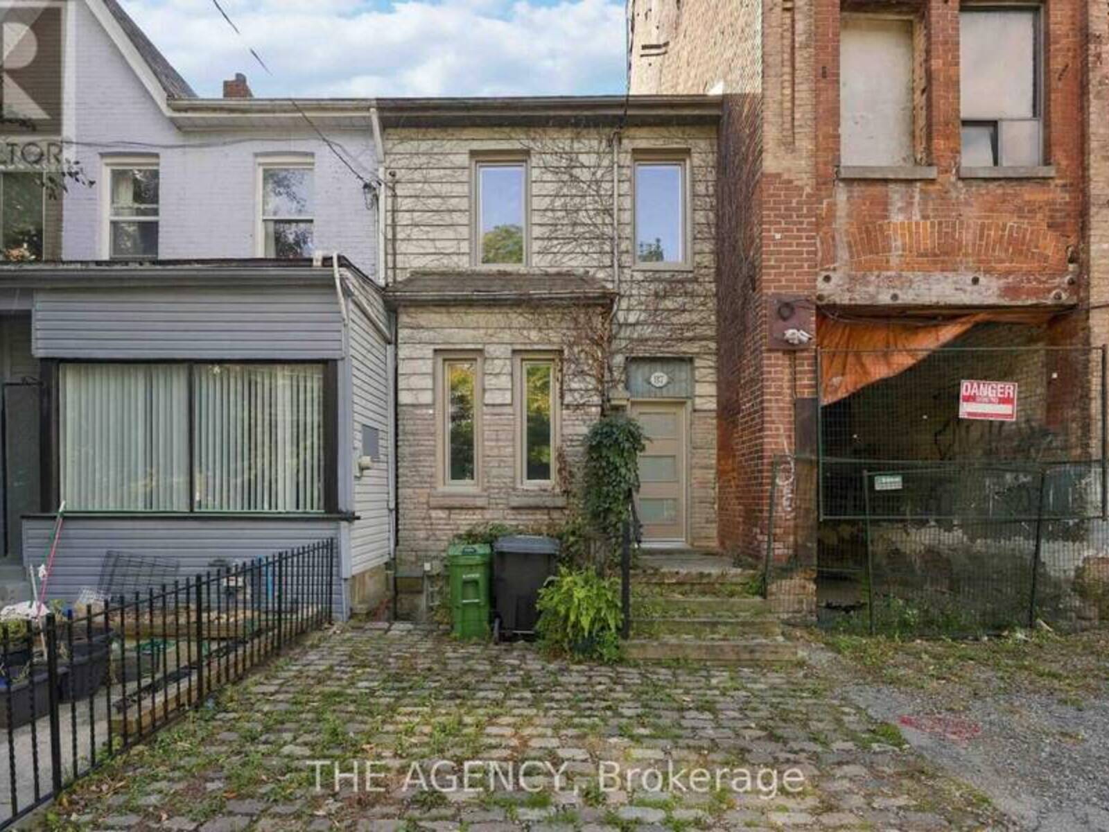 87 NIAGARA STREET, Toronto, Ontario M5V 1C9