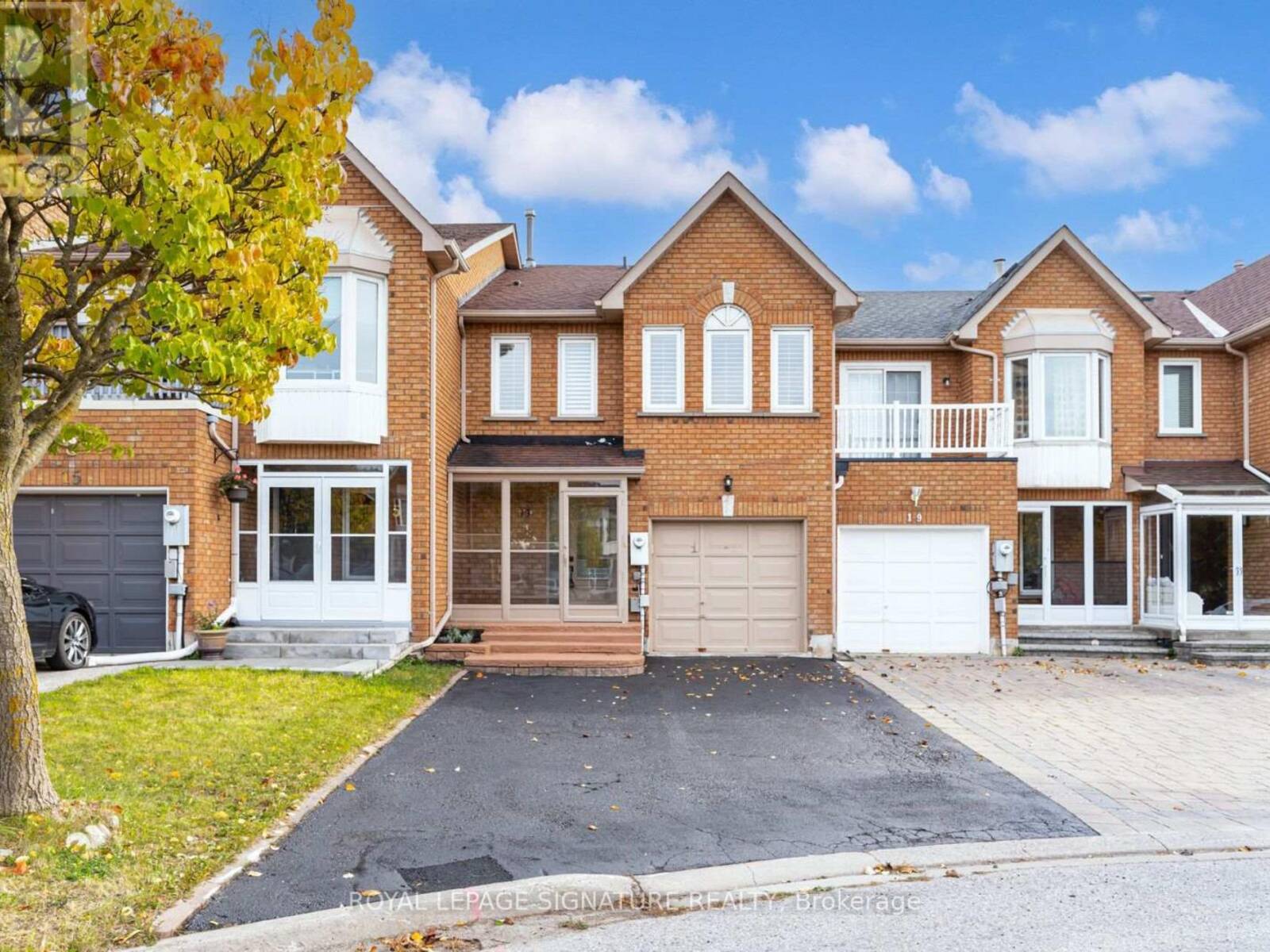 17 THAMES COURT, Richmond Hill, Ontario L4B 1N5