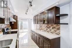 17 THAMES COURT | Richmond Hill Ontario | Slide Image Twelve