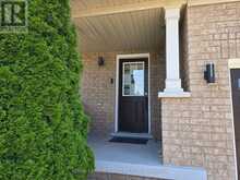 39 NEWPORT CRESCENT | Hamilton Ontario | Slide Image Two