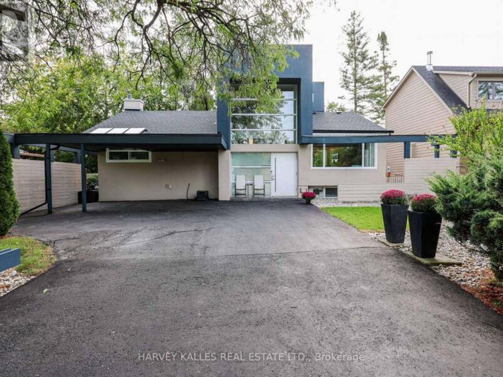 90 BERKINSHAW CRESCENT, Toronto, Ontario M3B 2T2
