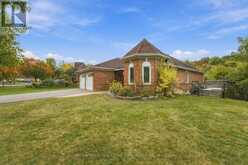 18 DEERGLEN TERRACE | Aurora Ontario | Slide Image Two
