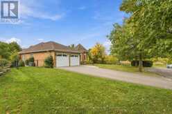 18 DEERGLEN TERRACE | Aurora Ontario | Slide Image Three