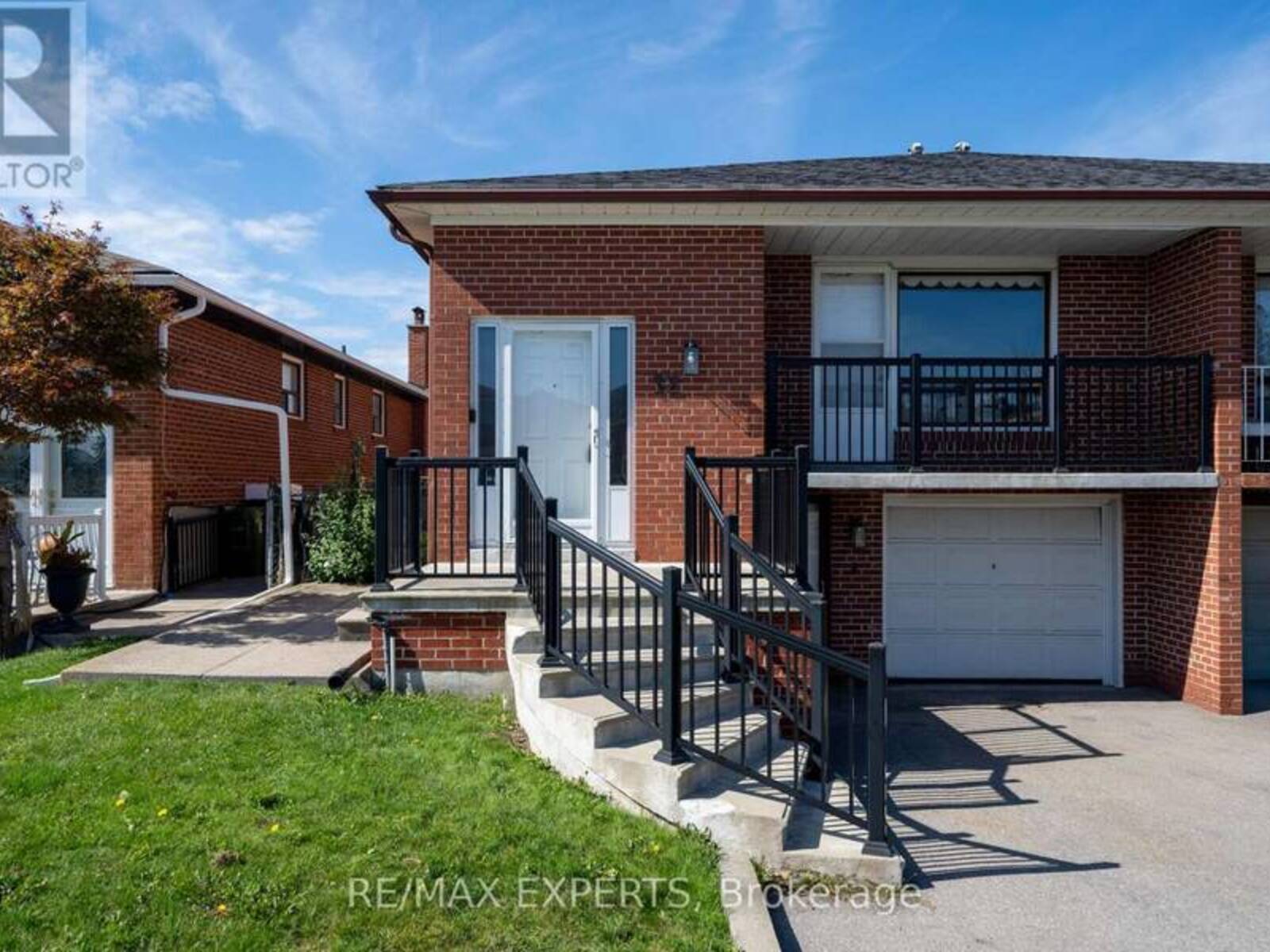 12 PARADELLE CRESCENT, Toronto, Ontario M3N 1E4